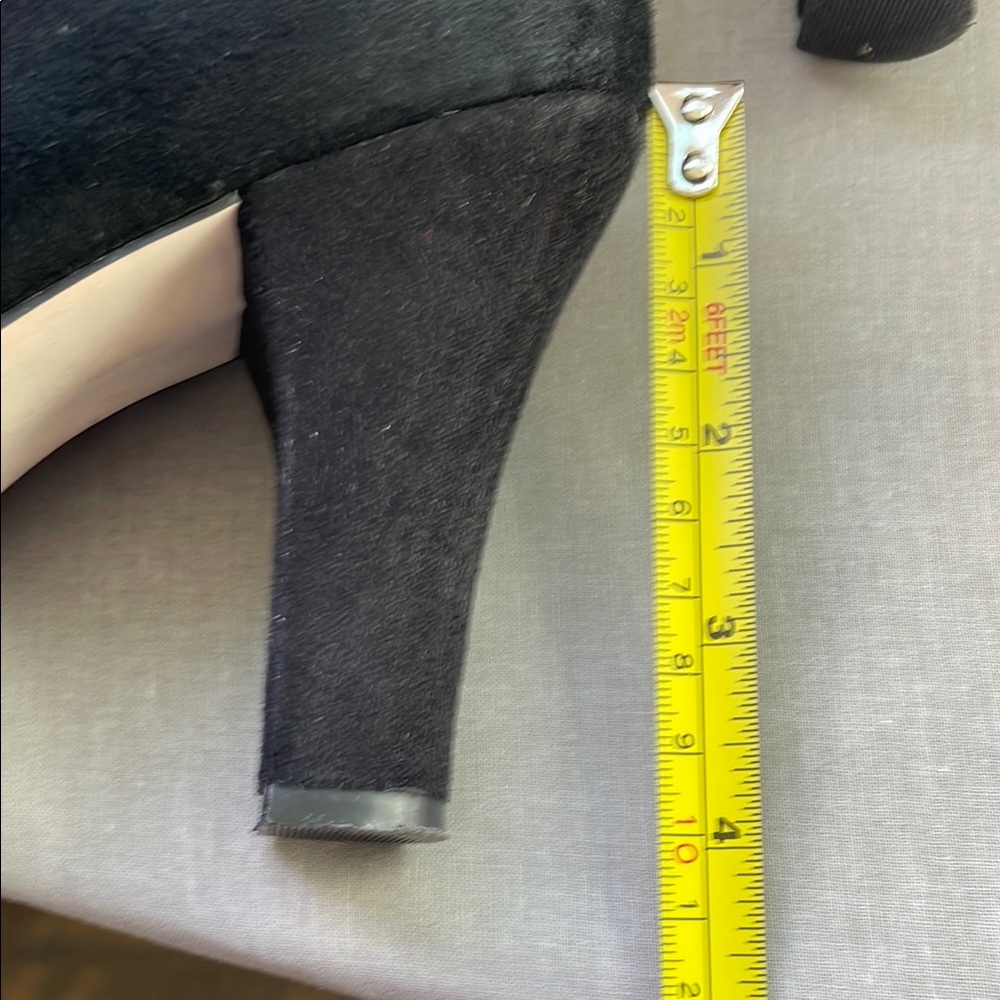 Daisy Fuentes Black Suede Scallop Laced Trim Heels Size 7 - Picture 8 of 10